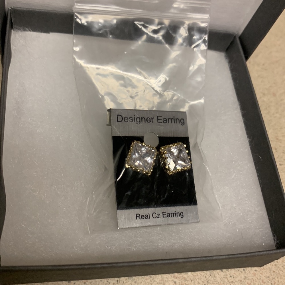 Pair of Real Square Cz Earrings - Picture 5 of 5